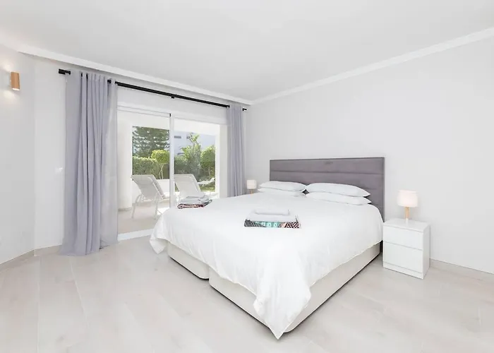 Amazing 4 Bed Beachfront Dominion Rdr358 Apartment Estepona
